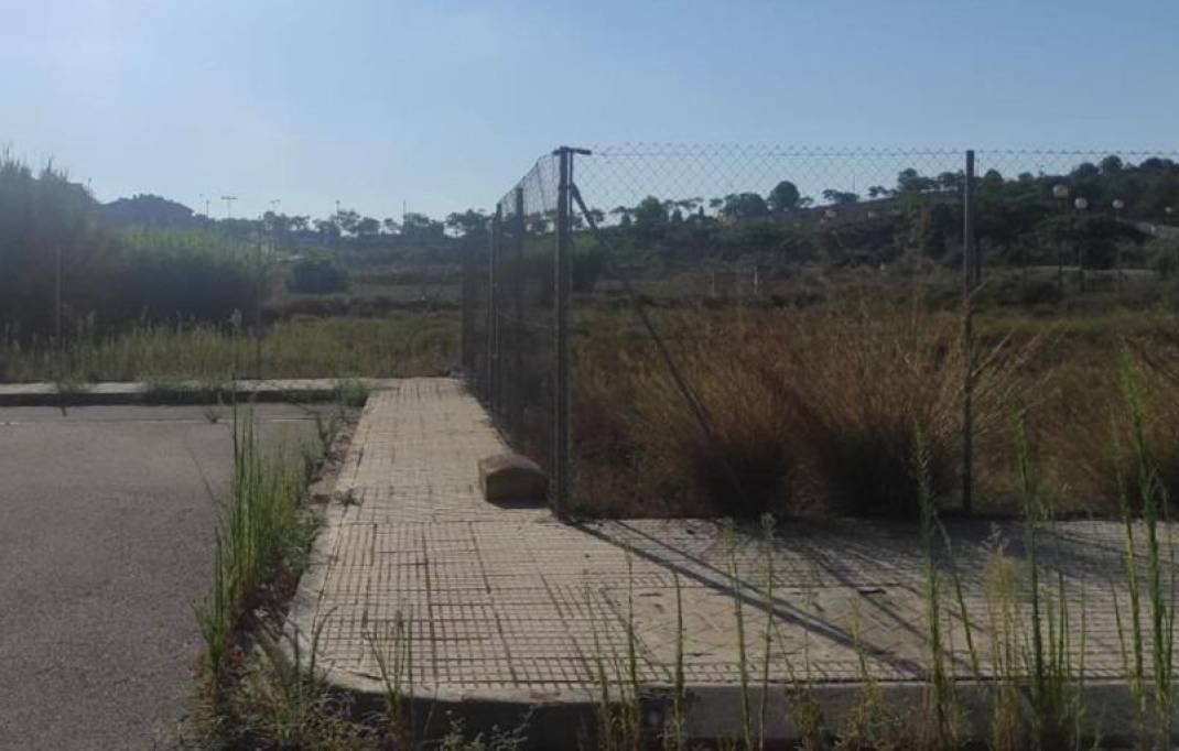 Segunda mano · Terreno urbano · Cabanes · Costa del azahar