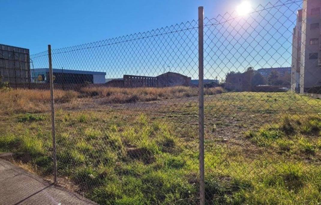 Segunda mano · Terreno urbano · Vila-real · Madrigal