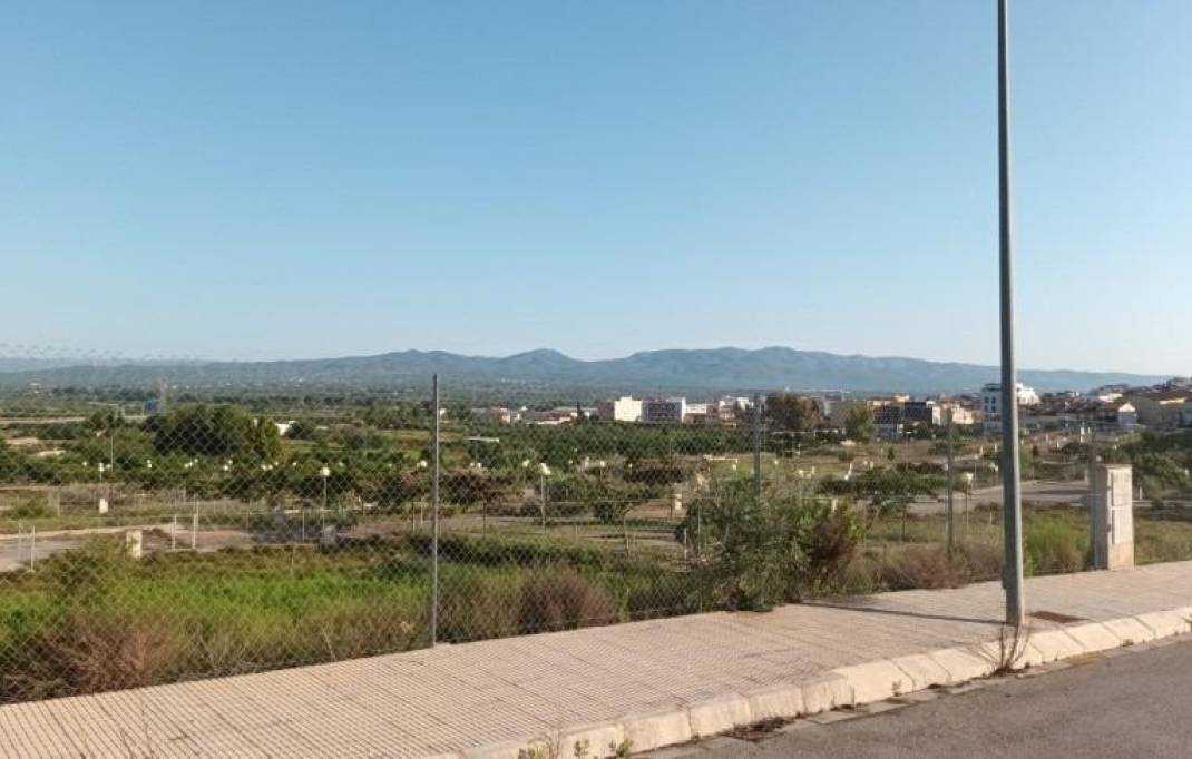 Segunda mano · Terreno urbano · Cabanes · Costa del azahar